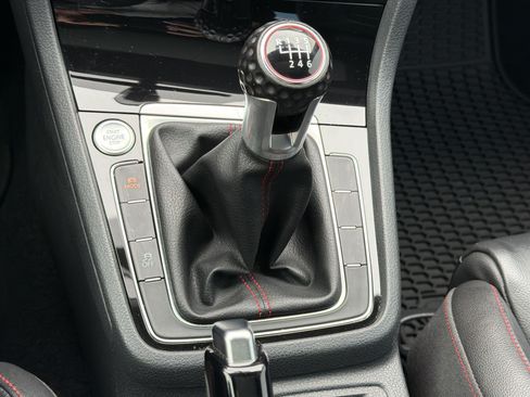 Used 2018 Volkswagen GTI SE w/ SE Leather Package FWD image 17
