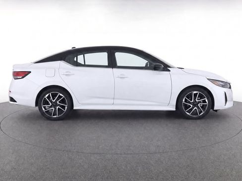 Used 2025 Nissan Sentra SR w/ SR Premium Package FWD image 2