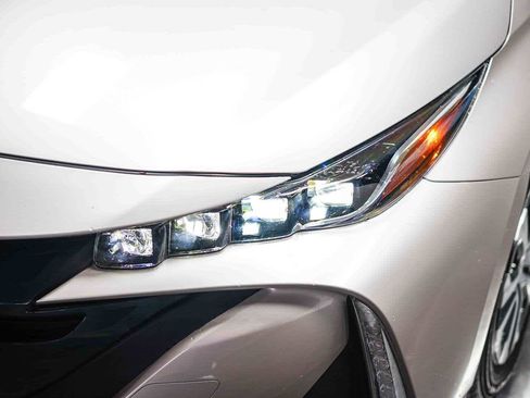 Used 2022 Toyota Prius Prime LE image 8