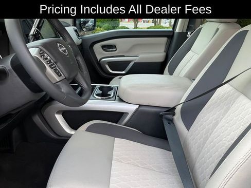 Used 2024 Nissan Titan SV w/ SV Convenience Package RWD image 5