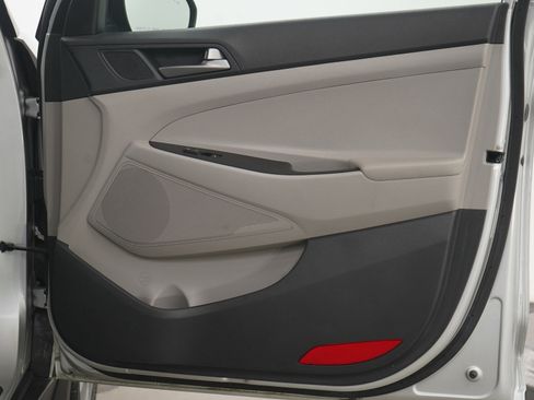 Used 2018 Hyundai Tucson Sport image 11