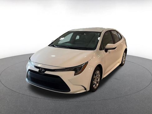 Used 2025 Toyota Corolla LE image 7