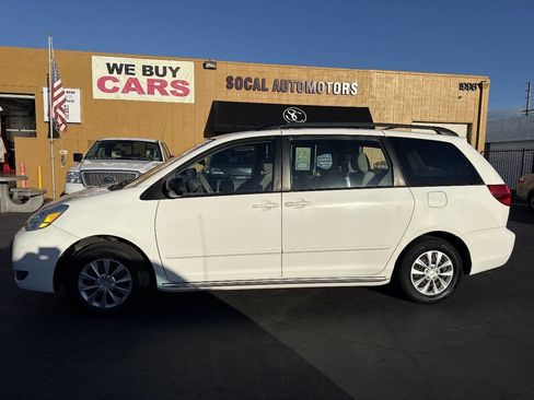 Used 2004 Toyota Sienna CE image 2