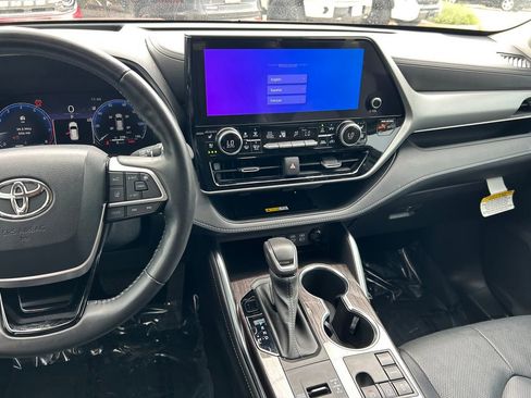 Used 2023 Toyota Highlander Platinum FWD image 20