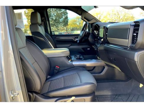 Used 2024 Chevrolet Silverado 2500 ZR2 w/ Technology Package image 8