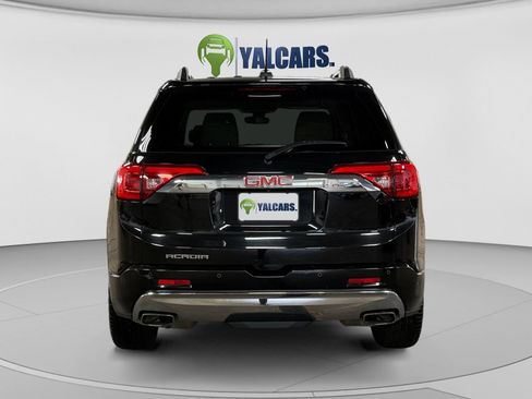 Used 2017 GMC Acadia Denali w/ Technology Package FWD image 4