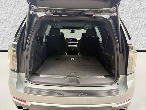 Used 2025 Chevrolet Tahoe High Country AWD/4WD image 12