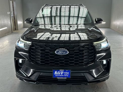 Used 2025 Ford Explorer ST-Line w/ Premium Package RWD image 2