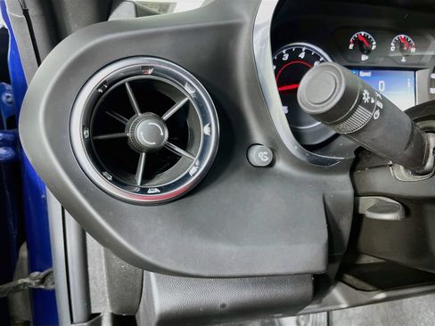 Used 2022 Chevrolet Camaro LT RWD image 13