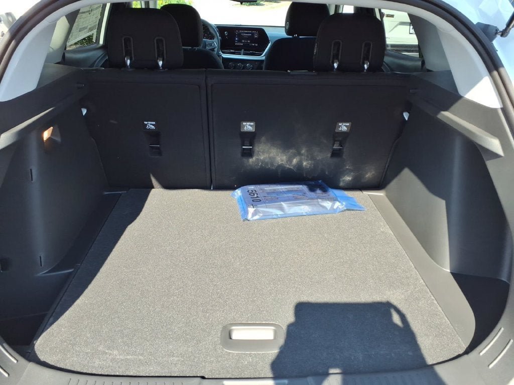 New 2026 Chevrolet Trax LS w/ LS Convenience Package FWD image 18