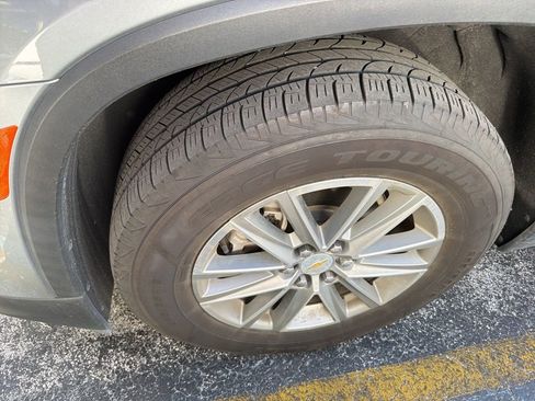 Used 2023 Chevrolet Traverse LT image 13