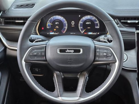 Used 2023 Jeep Grand Cherokee L Limited w/ Luxury Tech Group II RWD image 27