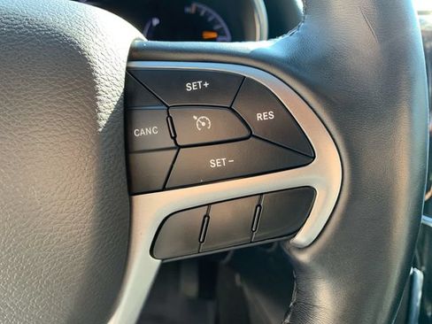 Used 2022 Jeep Grand Cherokee Limited AWD/4WD image 23