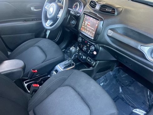 Used 2023 Jeep Renegade Latitude AWD/4WD image 16