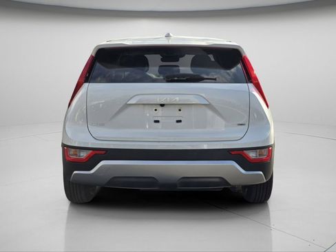Used 2023 Kia Niro LX image 18