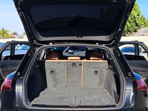 Used 2024 Audi Q8 e-tron Premium Plus w/ Premium Plus Package image 12