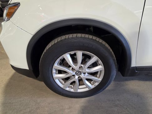 Used 2020 Nissan Rogue S FWD image 3