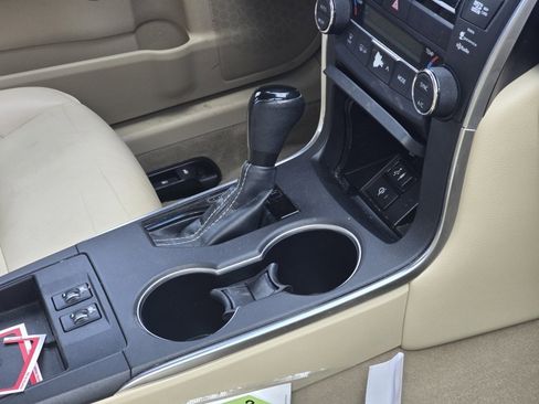 Used 2016 Toyota Camry XLE w/ Moonroof Package image 19