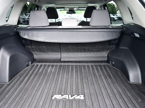 Used 2021 Toyota RAV4 XLE w/ Convenience Package AWD/4WD image 12