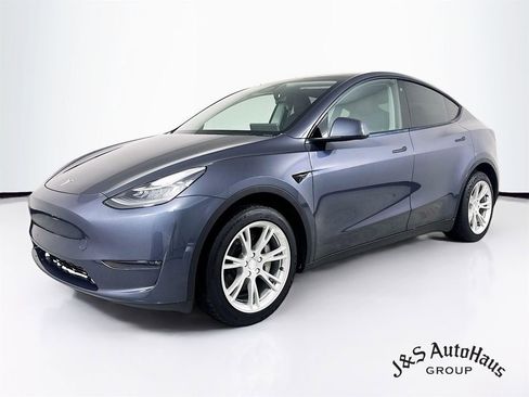 Used 2023 Tesla Model Y Long Range image 3