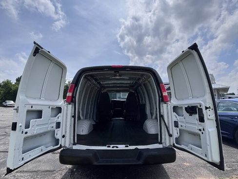 Used 2013 Chevrolet Express 1500 RWD image 8