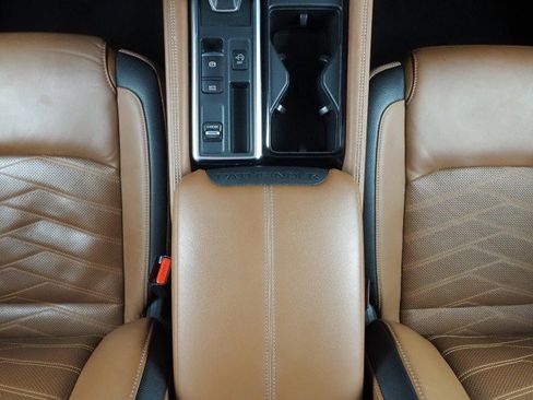 Used 2023 Nissan Pathfinder Platinum FWD image 31