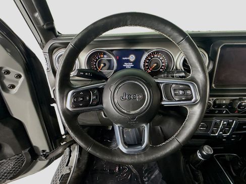 Used 2018 Jeep Wrangler Unlimited Sahara image 13