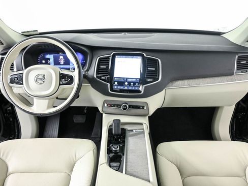 Used 2025 Volvo XC90 T8 Plus w/ Protection Package Premier AWD/4WD image 17