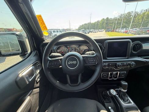 Used 2022 Jeep Gladiator Sport AWD/4WD image 14
