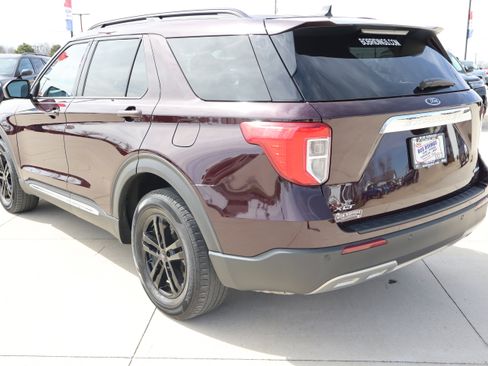 Used 2022 Ford Explorer XLT w/ Equipment Group 202A image 9