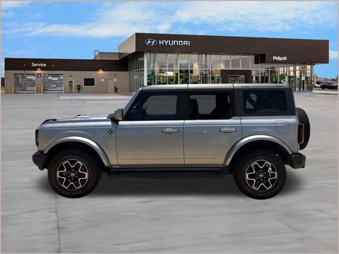 Used 2022 Ford Bronco Outer Banks AWD/4WD image 2