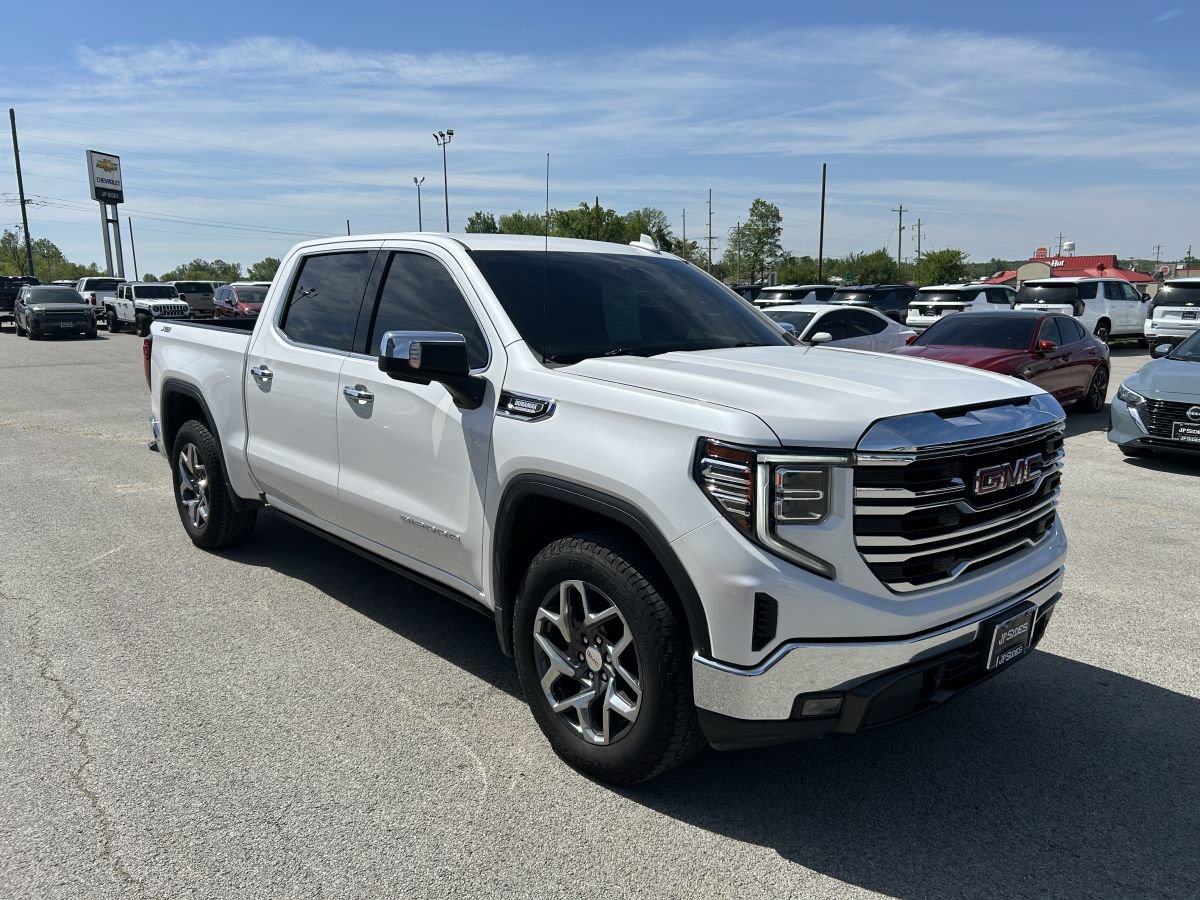 Used 2023 GMC Sierra 1500 SLT w/ SLT Premium Package AWD/4WD image 2