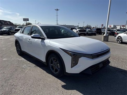 New 2026 Kia K4 LXS image 1
