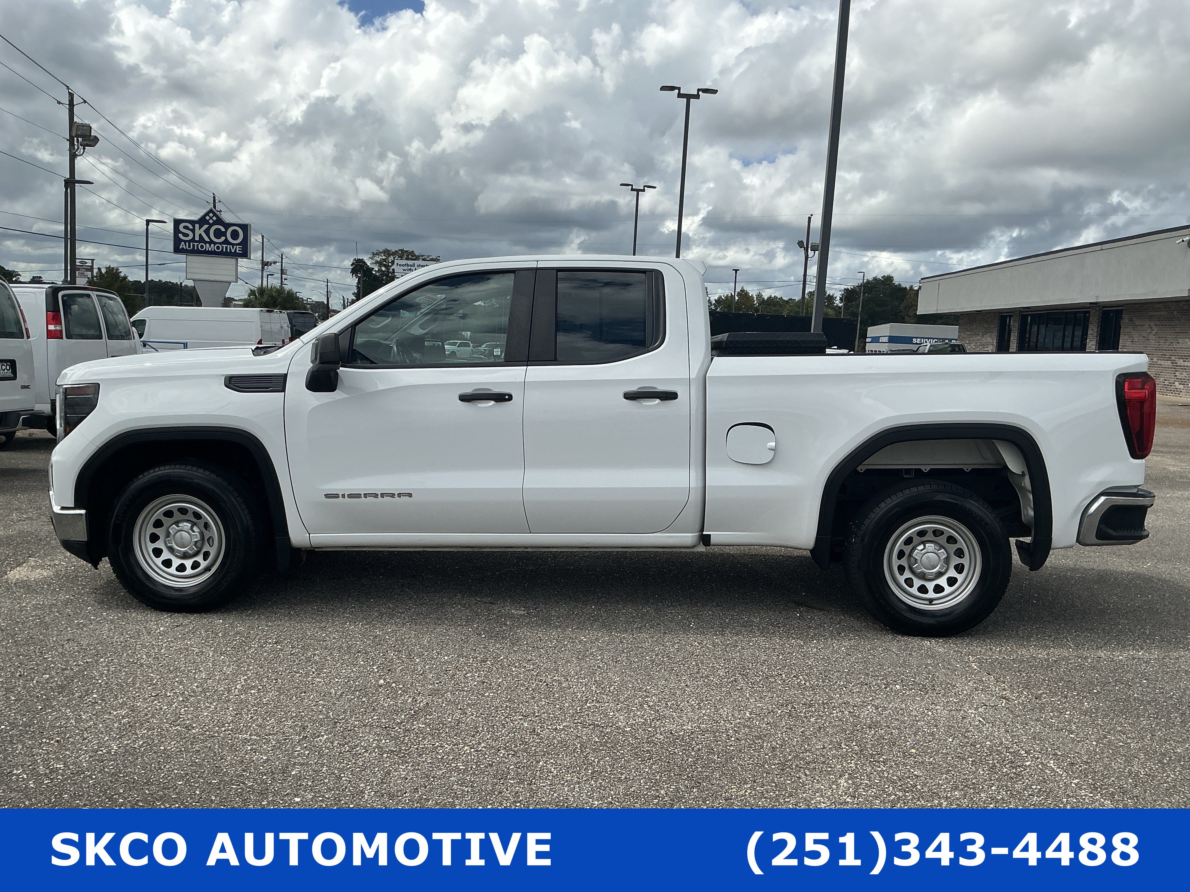 Used 2023 GMC Sierra 1500 Pro w/ Pro Value Package RWD image 2