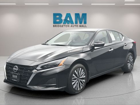 Used 2023 Nissan Altima 2.5 SV AWD/4WD image 5