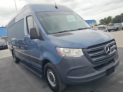 Used 2019 Mercedes-Benz Sprinter 170 image 2