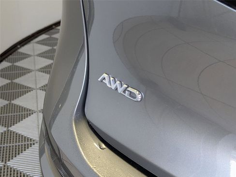 Used 2023 Toyota Crown Limited image 7