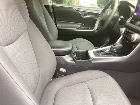 Used 2023 Toyota RAV4 XLE AWD/4WD image 3