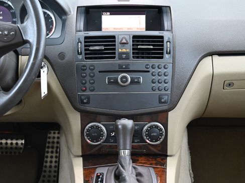 Used 2010 Mercedes-Benz C 300 Sport image 23