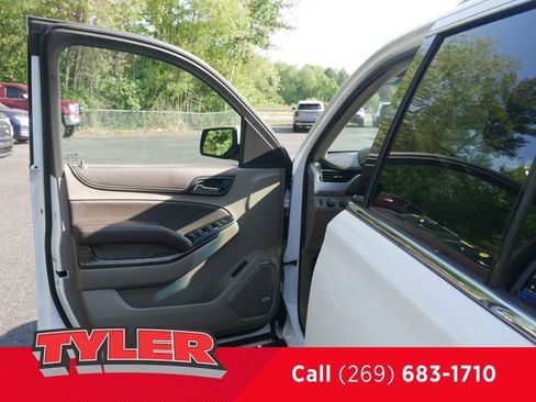 Used 2019 Chevrolet Suburban LT w/ LT Signature Package AWD/4WD image 17
