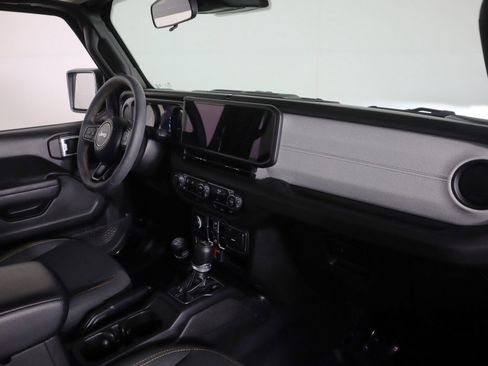 Used 2024 Jeep Wrangler Unlimited image 26