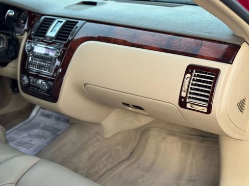 Used 2006 Cadillac DTS image 35