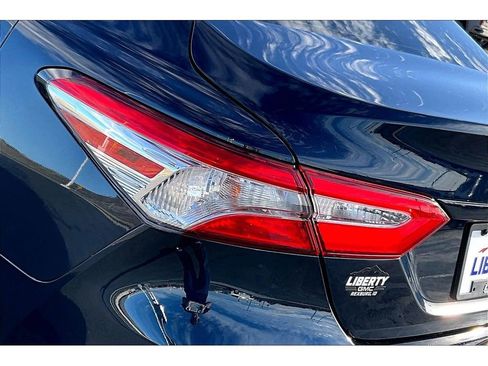 Used 2018 Toyota Camry LE image 20
