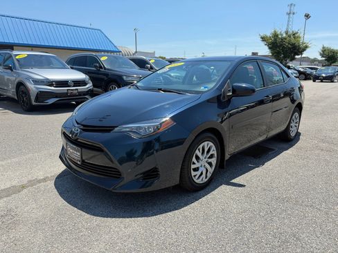 Used 2017 Toyota Corolla LE w/ Carpet Mat Package (TMS) FWD image 3