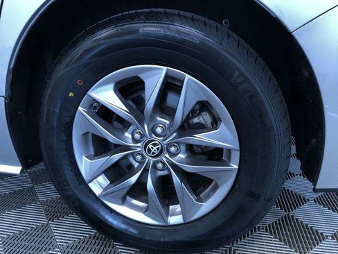 Certified 2025 Toyota Sienna XLE FWD image 16