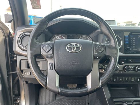 Used 2017 Toyota Tacoma TRD Sport image 24