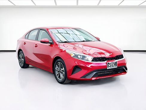 Used 2023 Kia Forte LXS image 3