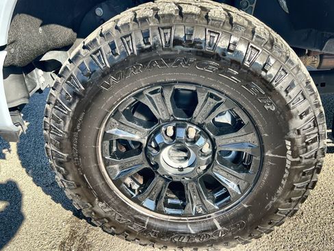 Used 2024 Ford F250 Lariat w/ Tremor Off-Road Package image 12