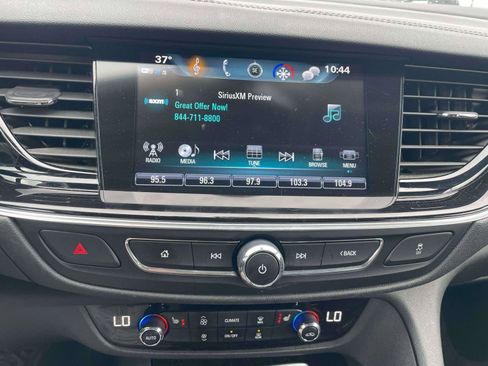 Used 2018 Buick Regal Essence w/ Sights and Sounds Package image 8