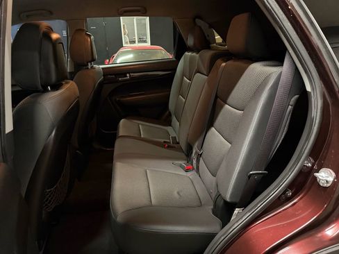 Used 2012 Kia Sorento FWD image 18